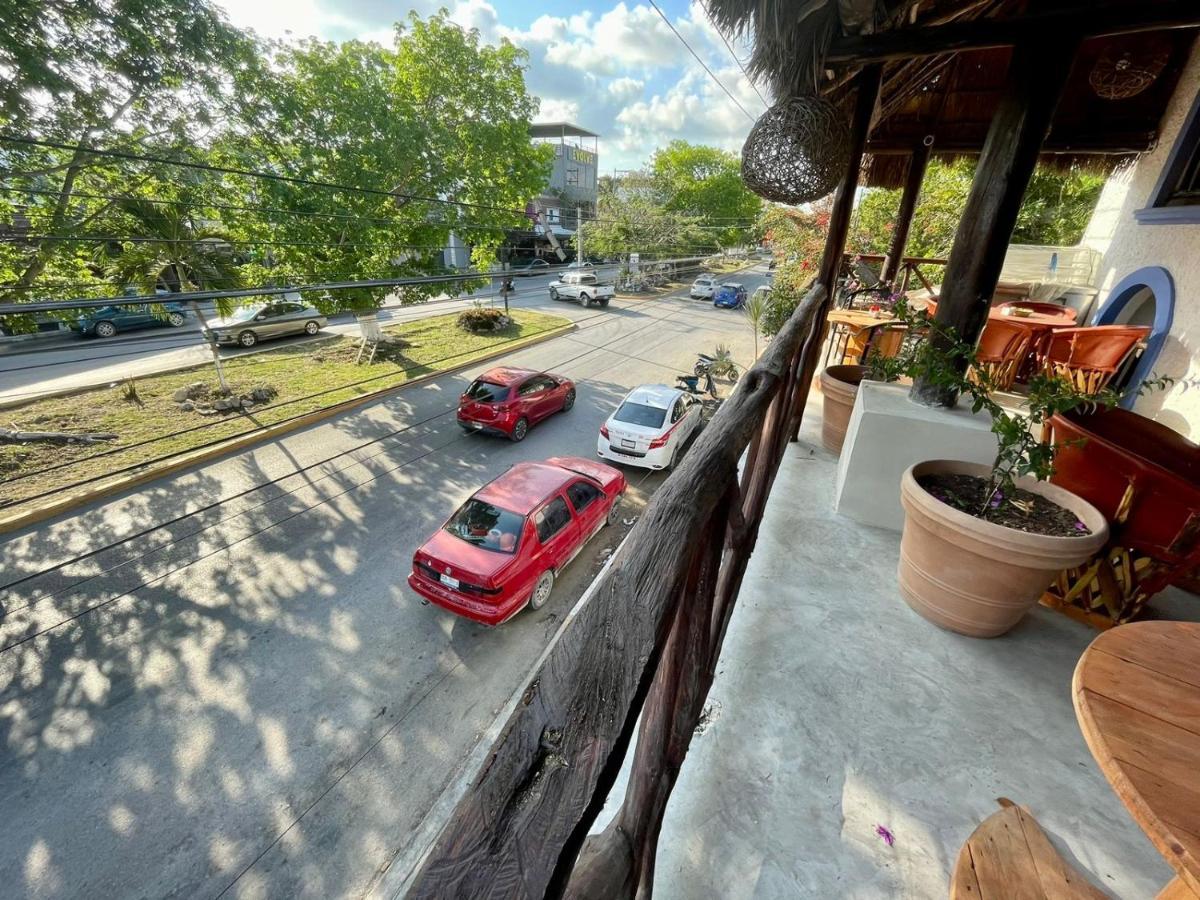 Mio Tulum Hotel Boutique المظهر الخارجي الصورة View of the street from a balcony